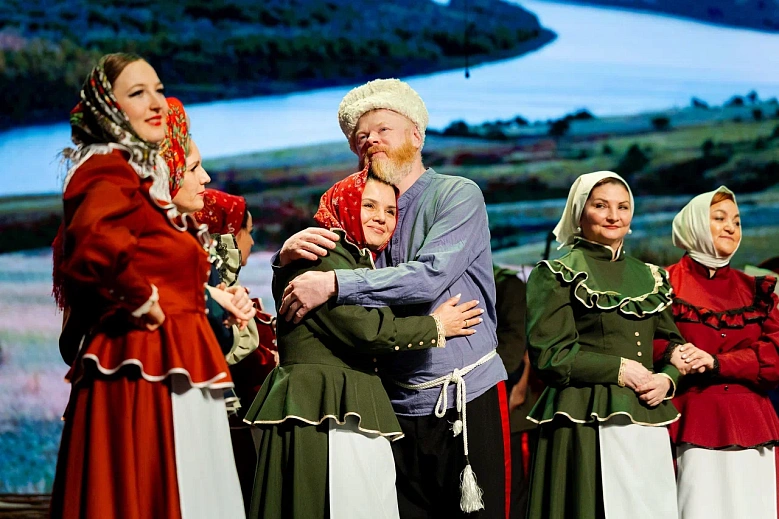 «Тихий Дон» КДЦ «Октябрь» вновь прошел при полном аншлаге